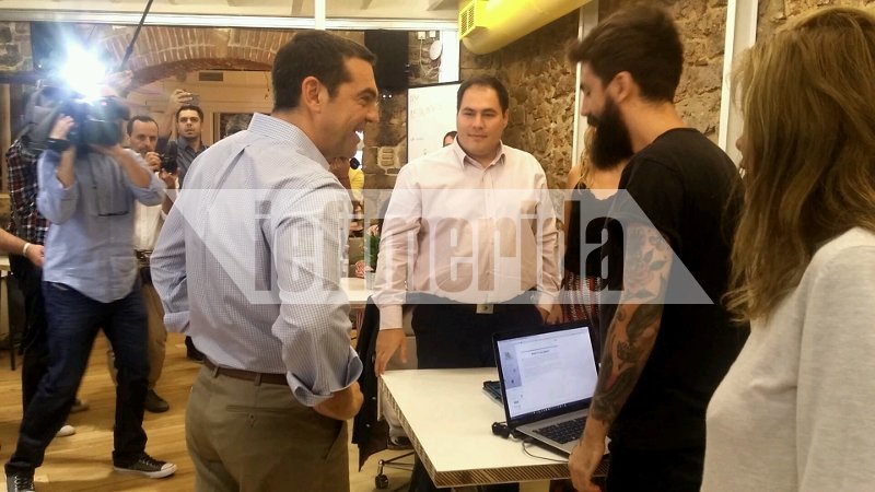 Τσίπρας τρολάρει... Τσακαλώτο: Αν μάθεις ελληνικά, θα σε κάνω υπουργό Οικονομικών [εικόνες&βίντεο] | iefimerida.gr 5