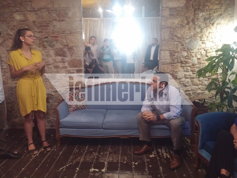 Τσίπρας τρολάρει... Τσακαλώτο: Αν μάθεις ελληνικά, θα σε κάνω υπουργό Οικονομικών [εικόνες&βίντεο] | iefimerida.gr 7