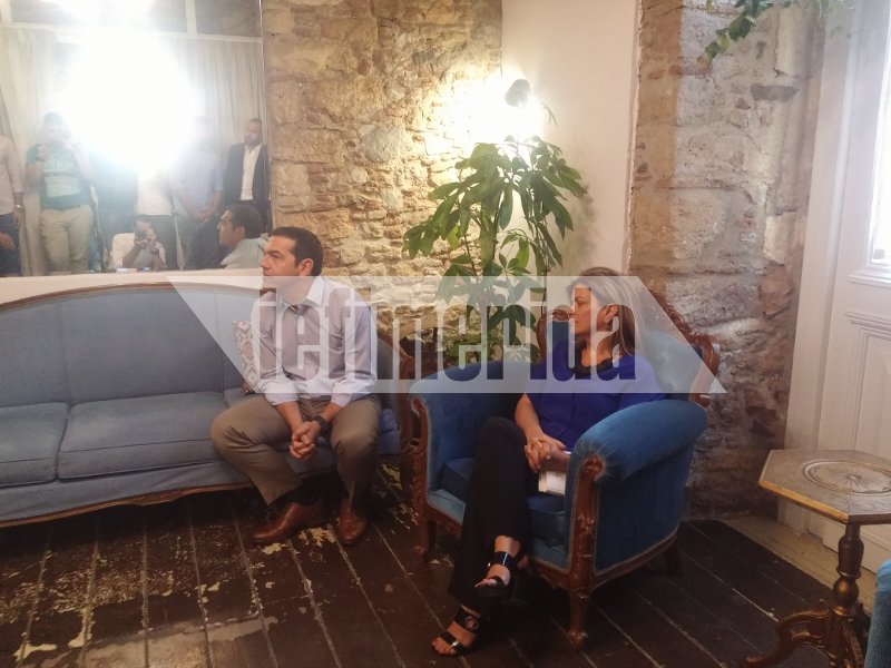 Τσίπρας τρολάρει... Τσακαλώτο: Αν μάθεις ελληνικά, θα σε κάνω υπουργό Οικονομικών [εικόνες&βίντεο] | iefimerida.gr 8