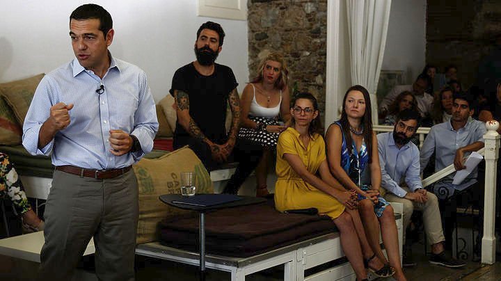 Τσίπρας τρολάρει... Τσακαλώτο: Αν μάθεις ελληνικά, θα σε κάνω υπουργό Οικονομικών [εικόνες&βίντεο] | iefimerida.gr 1