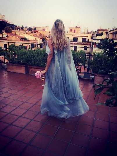 Η πριγκιπική εμφάνιση της Κέιτ Χάντσον -Στο σόου του Fendi [εικόνες] | iefimerida.gr 0