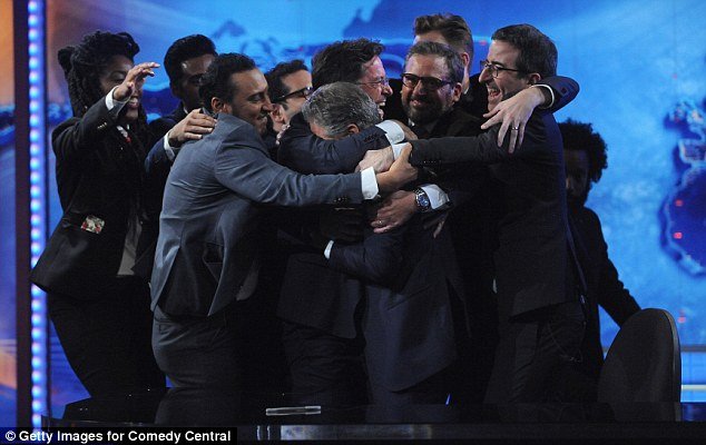 Ο Τζον Στιούαρτ αποχαιρέτισε το κοινό του Daily Show [εικόνες] | iefimerida.gr 4