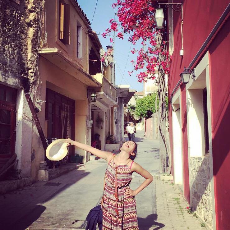 Ηρθε για ταξίδι του μέλιτος στην Ελλάδα χωρίς τον σύζυγό της -Εβγαλε τις πιο ξεκαρδιστικές φωτογραφίες [εικόνες] | iefimerida.gr 3