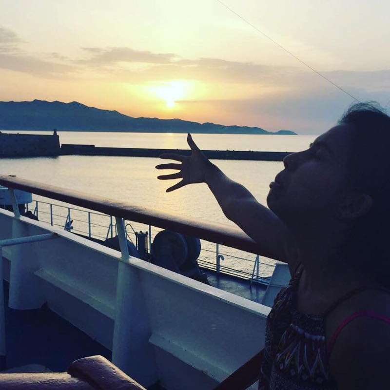 Ηρθε για ταξίδι του μέλιτος στην Ελλάδα χωρίς τον σύζυγό της -Εβγαλε τις πιο ξεκαρδιστικές φωτογραφίες [εικόνες] | iefimerida.gr 4