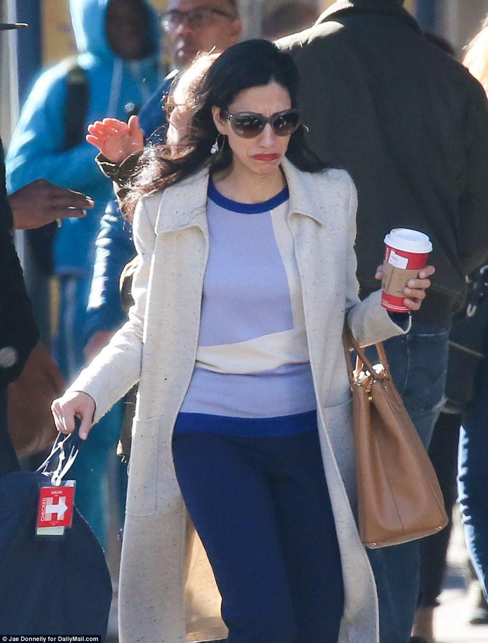 «Εσπασε» το «δεξί χέρι» της Κλίντον, Χούμα Αμπεντίν -Εκλαιγε στη μέση του δρόμου [εικόνες] | iefimerida.gr 0