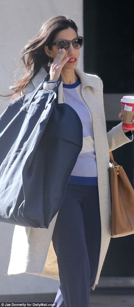 «Εσπασε» το «δεξί χέρι» της Κλίντον, Χούμα Αμπεντίν -Εκλαιγε στη μέση του δρόμου [εικόνες] | iefimerida.gr 2