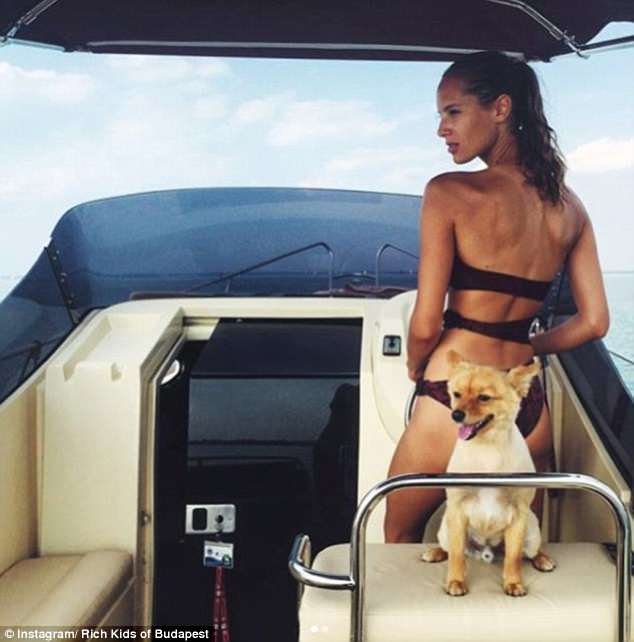  Τα πλουσιόπαιδα της Ουγγαρίας προκαλούν διπλά -Ποζάρουν γυμνά, επιδεικνύοντας τα πλούτη τους [εικόνες] | iefimerida.gr 0