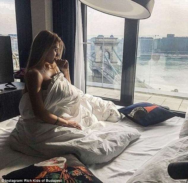  Τα πλουσιόπαιδα της Ουγγαρίας προκαλούν διπλά -Ποζάρουν γυμνά, επιδεικνύοντας τα πλούτη τους [εικόνες] | iefimerida.gr 7