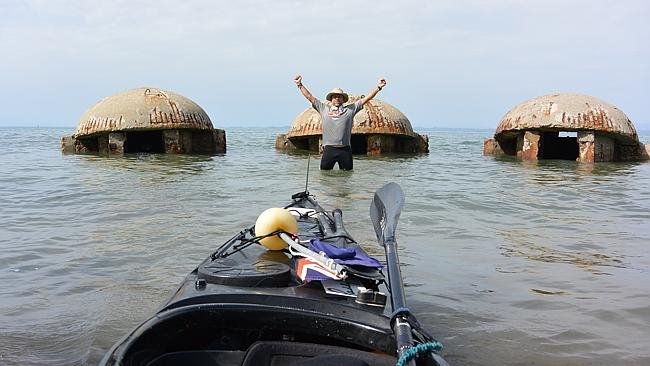 Χιου Κίγκστον: Ο Αυστραλός που γύρισε τη Μεσόγειο με το κανό του για τα παιδιά της Συρίας -Πού πήγε στην Ελλάδα [εικόνες] | iefimerida.gr 14