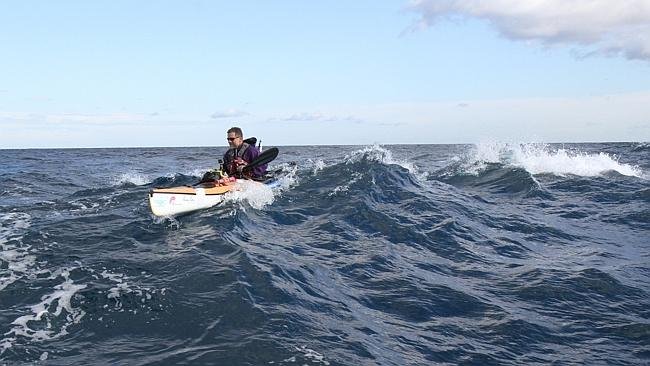 Χιου Κίγκστον: Ο Αυστραλός που γύρισε τη Μεσόγειο με το κανό του για τα παιδιά της Συρίας -Πού πήγε στην Ελλάδα [εικόνες] | iefimerida.gr 17