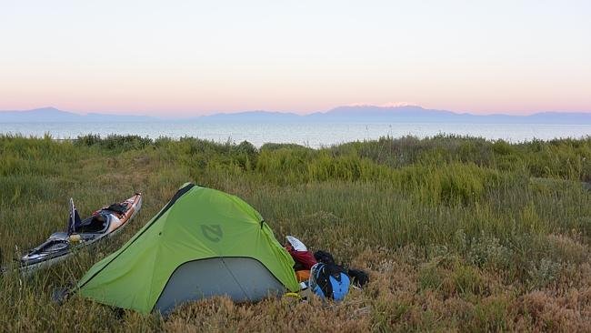 Χιου Κίγκστον: Ο Αυστραλός που γύρισε τη Μεσόγειο με το κανό του για τα παιδιά της Συρίας -Πού πήγε στην Ελλάδα [εικόνες] | iefimerida.gr 13