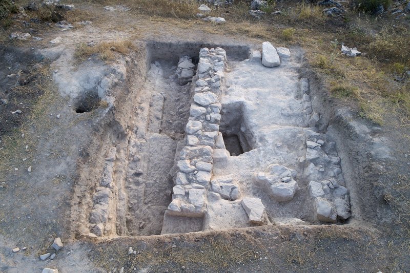 Αποκαλύφθηκαν αρχαίοι τάφοι, οχυρά και μαγειρικά σκεύη σε ανασκαφή στην Κωπαΐδα [εικόνες] | iefimerida.gr 0