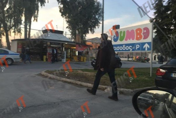 Με την πολυτελή Μερσεντές του μπαμπά πήγε στην ομιλία Τσίπρα ο ράπερ γραμματέας της Νεολαίας ΣΥΡΙΖΑ [εικόνες]  | iefimerida.gr 1