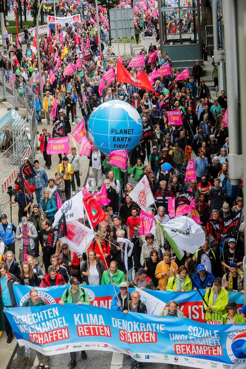 Αμβούργο: Βίαιη επέμβαση της αστυνομίας σε κατασκήνωση ακτιβιστών κατά της G20 [εικόνες & βίντεο]  | iefimerida.gr 3