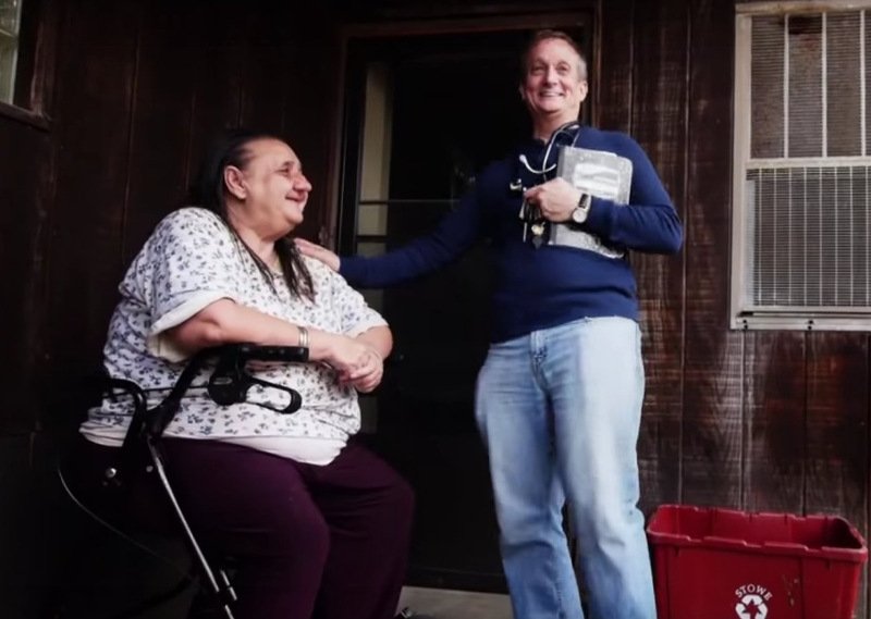 Ο γιατρός των φτωχών - Ο άνδρας που είναι υποψήφιος για «Ηρωας της χρονιάς» [εικόνες] | iefimerida.gr 1