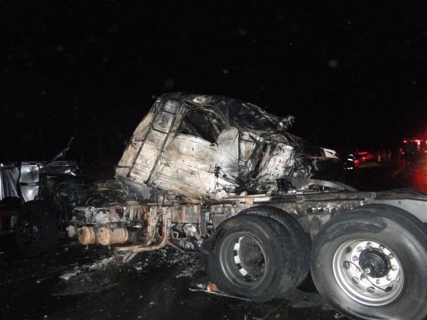 Δέκα νεκροί από σύγκρουση σχολικού με φορτηγό στη Βραζιλία – Οι έξι είναι μαθητές [εικόνες&βίντεο] | iefimerida.gr 0