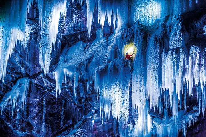 Αναρρίχηση στους απόκοσμους παγωμένους καταρράκτες της Νορβηγίας [εικόνες] | iefimerida.gr 3