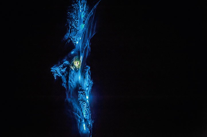 Αναρρίχηση στους απόκοσμους παγωμένους καταρράκτες της Νορβηγίας [εικόνες] | iefimerida.gr 4