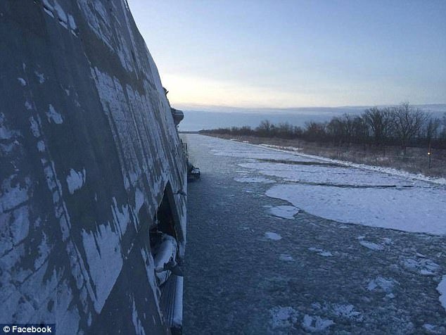 Επική γκάφα από τους Αμερικανούς: Εστειλαν υπερσύγχρονο πολεμικό πλοίο στους πάγους και... πάγωσε! [εικόνες]  | iefimerida.gr 0