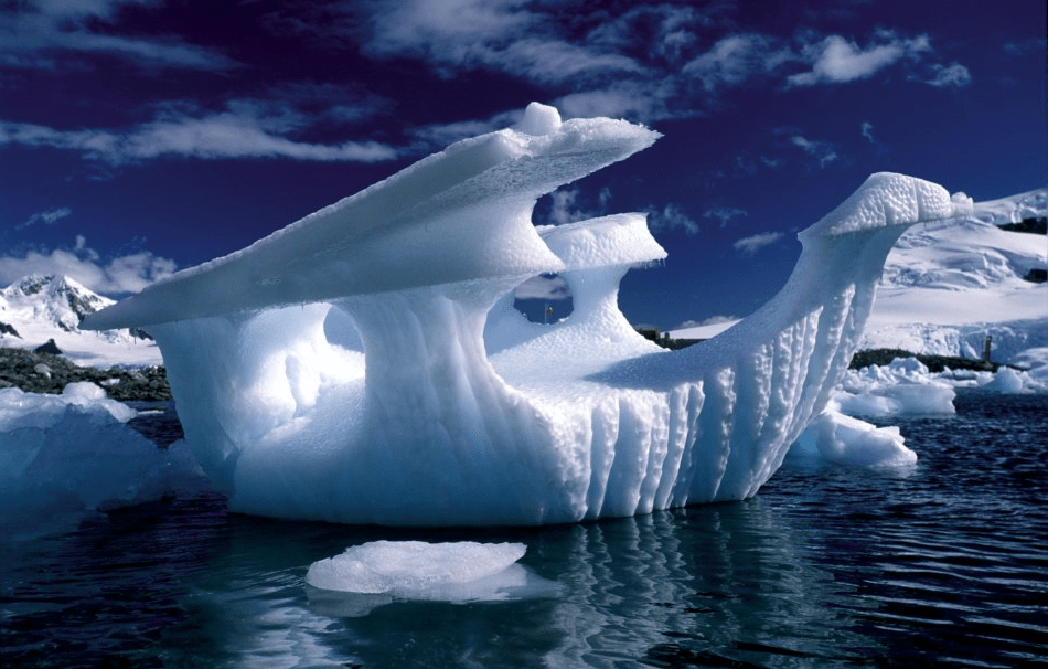 Παγωμένη τέχνη: Η φύση σκαλίζει γλυπτά στα παγόβουνα της Αρκτικής [εικόνες] | iefimerida.gr 3
