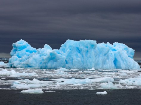 Παγωμένη τέχνη: Η φύση σκαλίζει γλυπτά στα παγόβουνα της Αρκτικής [εικόνες] | iefimerida.gr 6