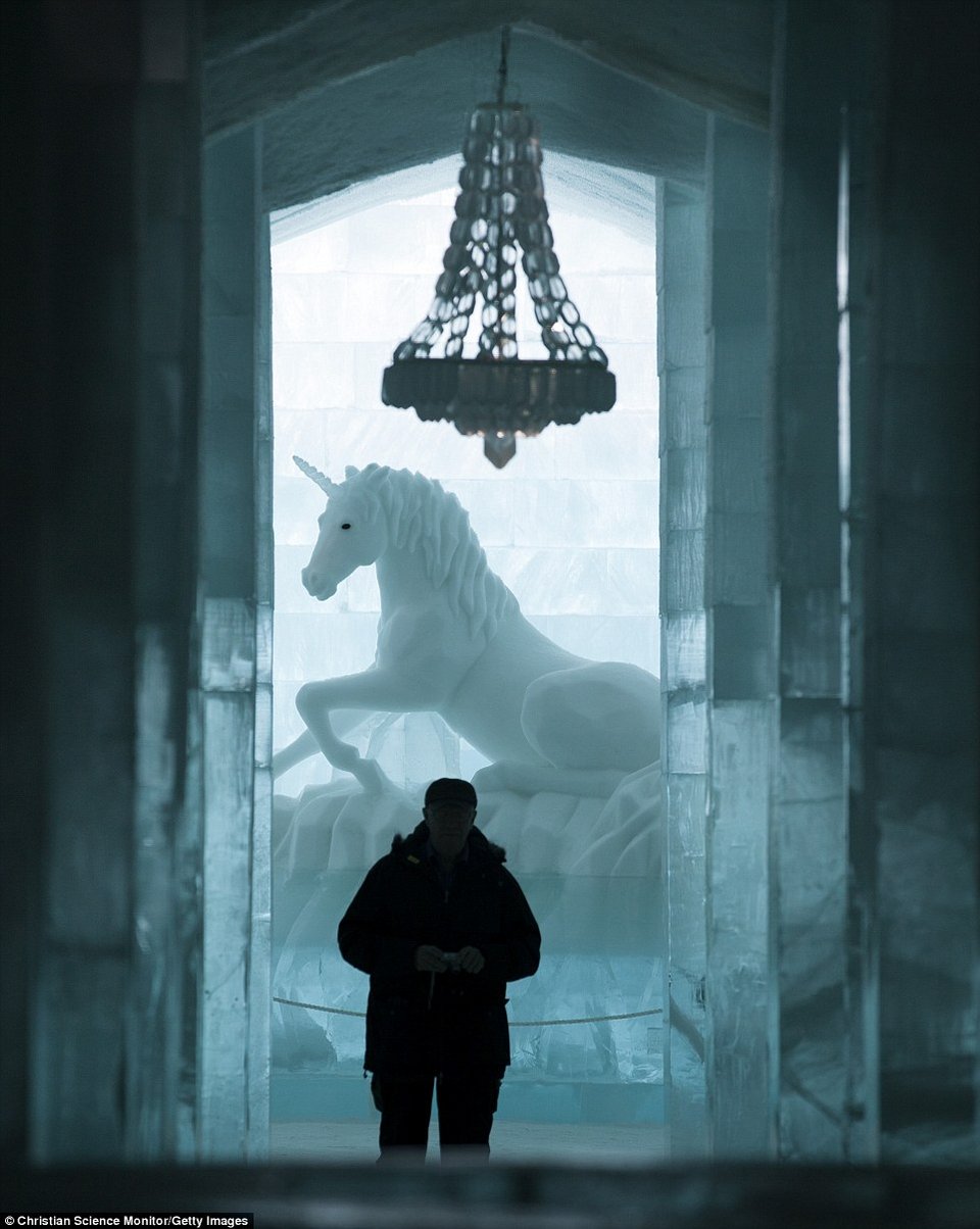 Το εκθαμβωτικό ξενοδοχείο από πάγο: Οχτώ εβδομάδες για να φτιαχτεί, 3 μήνες για να λιώσει [εικόνες] | iefimerida.gr 9