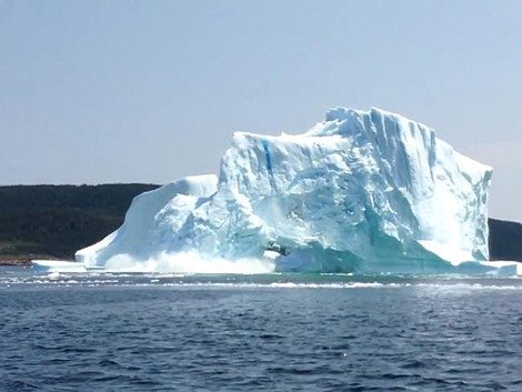 Κατάρρευση παγόβουνου στον Καναδά -Μία ρομαντική βόλτα τουριστών έγινε εφιάλτης σε δευτερόλεπτα [εικόνες & βίντεο] | iefimerida.gr 1