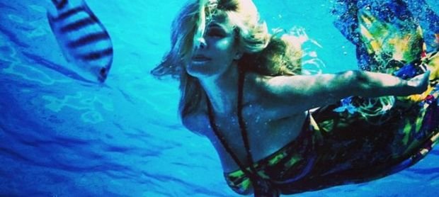 H αναπάντεχη υποβρύχια φωτογράφηση της Ζέτας Μακρυπούλια [εικόνες]  | iefimerida.gr 2