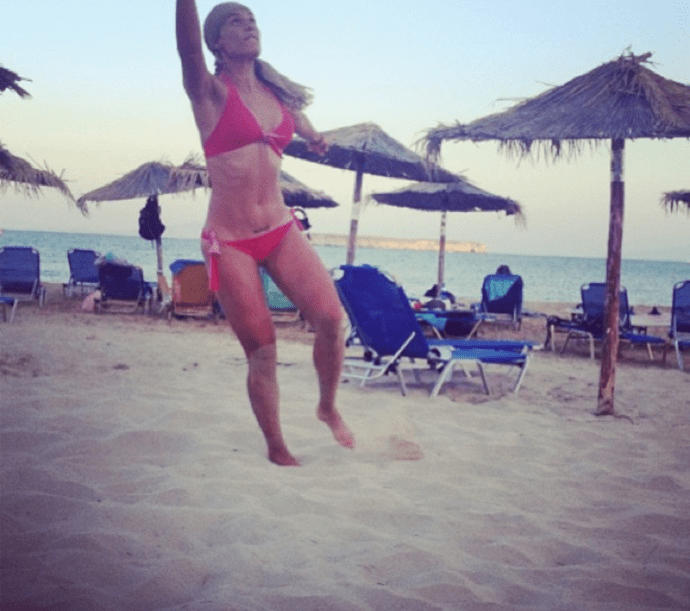 H Ελεονώρα Μελέτη παίζει ρακέτες με καυτό κόκκινο μπικίνι [εικόνες]  | iefimerida.gr 3