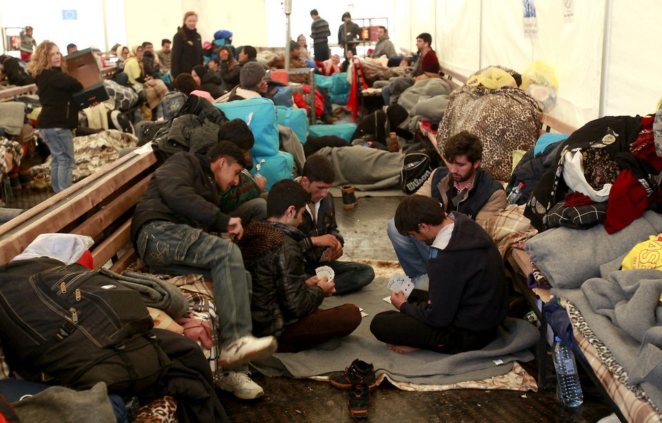 Oι εγκλωβισμένοι πρόσφυγες των Σκοπίων –Η κόλαση του Tabanovce [εικόνες] | iefimerida.gr 2