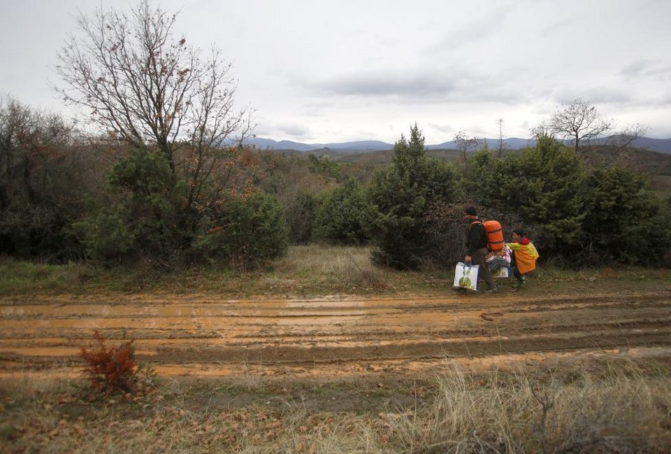 Συγκλονιστικές φωτογραφίες του Reuters -H μεγάλη «απόδραση» των προσφύγων από την Ειδομένη [εικόνες] | iefimerida.gr 8