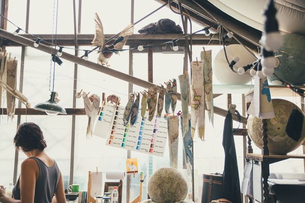 Το μοναδικό εργαστήριο στον κόσμο που φτιάχνει χειροποίητες υδρόγειες σφαίρες [εικόνες] | iefimerida.gr 1