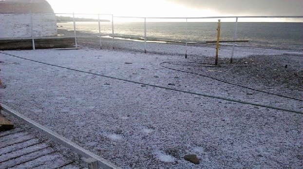 Ιεράπετρα: Το έστρωσε ακόμα και στην παραλία -Χιόνι εκεί που σκάει το κύμα [εικόνες] | iefimerida.gr 5