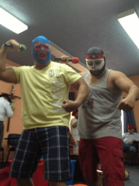 Ενας ιερέας αλλιώτικος από τους άλλους! Επιδεικνύει στο Facebook την αγάπη του για τις γυναίκες και τα ακριβά αυτοκίνητα [εικόνες] | iefimerida.gr 3