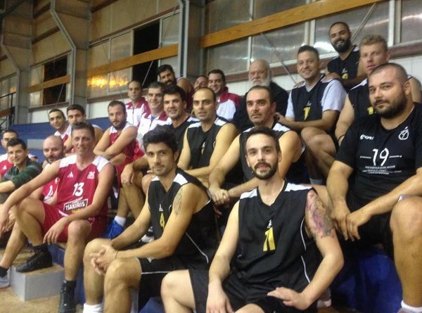 Σε αγώνα μπάσκετ ο Αρχιεπίσκοπος Ιερώνυμος - Φωτογραφήθηκε με τους παίκτες [εικόνες] | iefimerida.gr 0