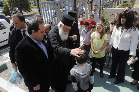 O Αρχιεπίσκοπος Ιερώνυμος πέρασε μια ημέρα περιτριγυρισμένος από μικρά παιδιά: Να ταξιδέψετε, να διαβάσετε να δημιουργήσετε [εικόνες] | iefimerida.gr 0