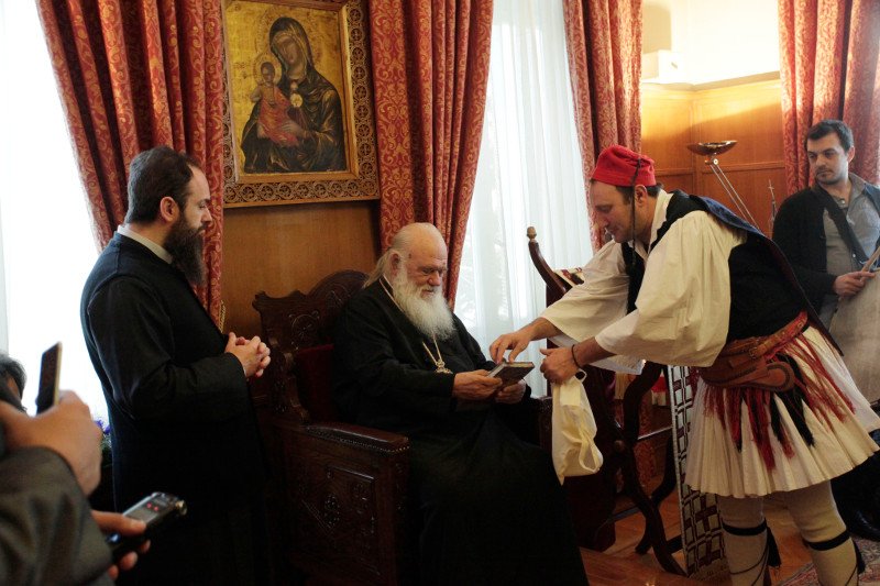 Κάλαντα και παραδοσιακά τραγούδια στον Ιερώνυμο από συλλόγους και φορείς [εικόνες] | iefimerida.gr 5