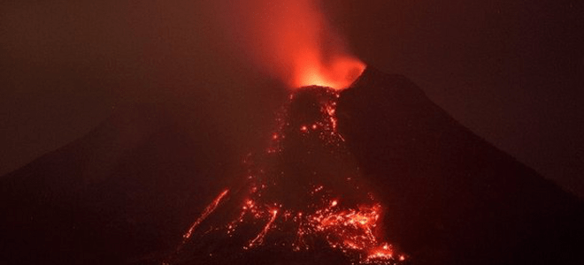 Εκρηξη ηφαιστείου στην Ινδονησία -Εκλεισαν τρία αεροδρόμια -Χιλιάδες κάτοικοι εγκατέλειψαν τα σπίτια τους [εικόνες] | iefimerida.gr 1
