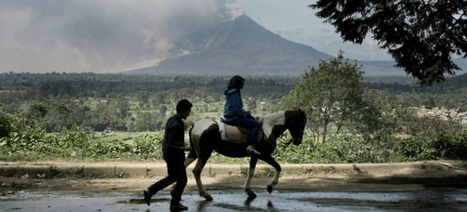 Εκρηξη ηφαιστείου στην Ινδονησία -Εκλεισαν τρία αεροδρόμια -Χιλιάδες κάτοικοι εγκατέλειψαν τα σπίτια τους [εικόνες] | iefimerida.gr 2