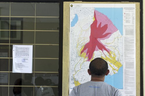 Στο Μπαλί εγκαταλείπουν τα σπίτια τους λόγω ηφαιστείου -Κίνδυνος να εκραγεί | iefimerida.gr 2