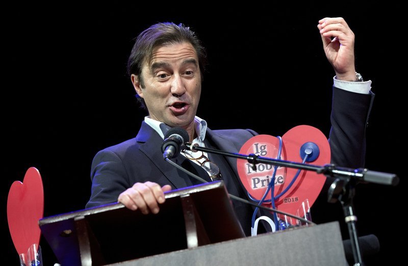 Δόθηκαν τα «Νόμπελ του τρελού επιστήμονα» -Τρενάκι του τρόμου για... τις πέτρες στα νεφρά [εικόνες] | iefimerida.gr 2