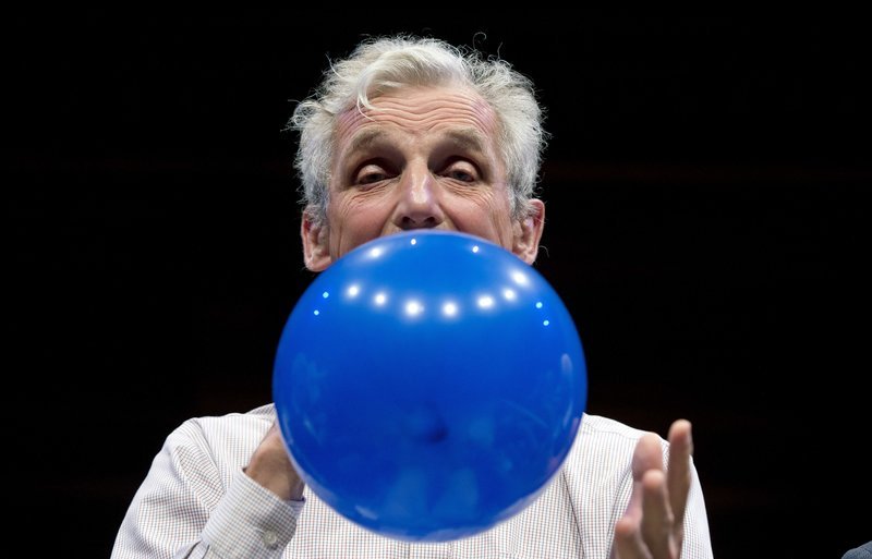 Δόθηκαν τα «Νόμπελ του τρελού επιστήμονα» -Τρενάκι του τρόμου για... τις πέτρες στα νεφρά [εικόνες] | iefimerida.gr 3