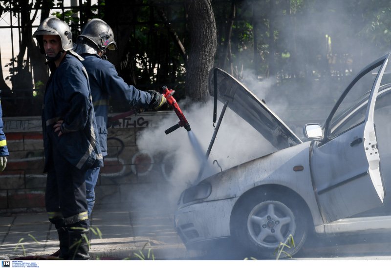 Πυροσβεστικό όχημα έσπευσε επί τόπου και έσβησε την φωτιά