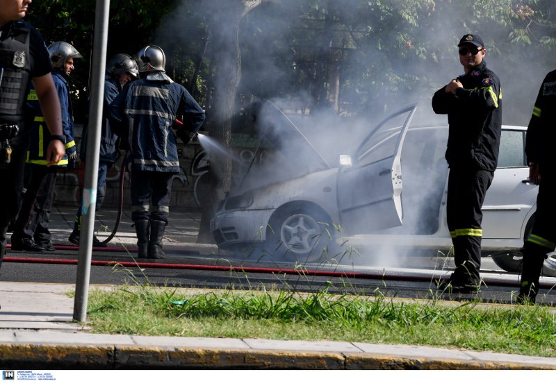 Το μικρό ΙΧ έγινε παρανάλωμα της φωτιάς