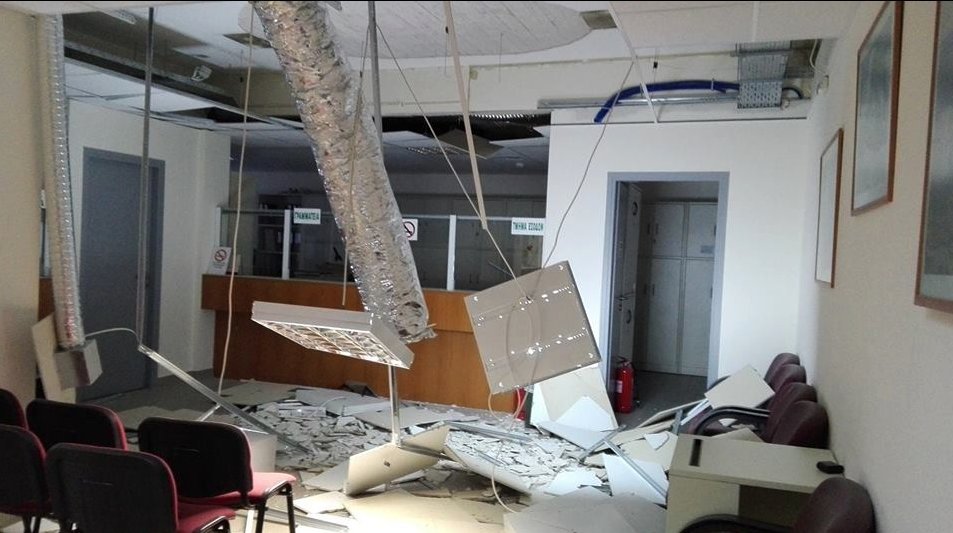 Κατέρρευσε η οροφή στο ΙΚΑ Ζωγράφου -Από θαύμα δεν υπήρξαν θύματα [εικόνες] | iefimerida.gr 1