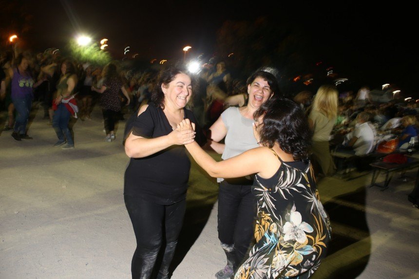 Μύρισε Ικαρία στο Πέραμα -Παραδοσιακό πανηγύρι ως το πρωί [εικόνες] | iefimerida.gr 7