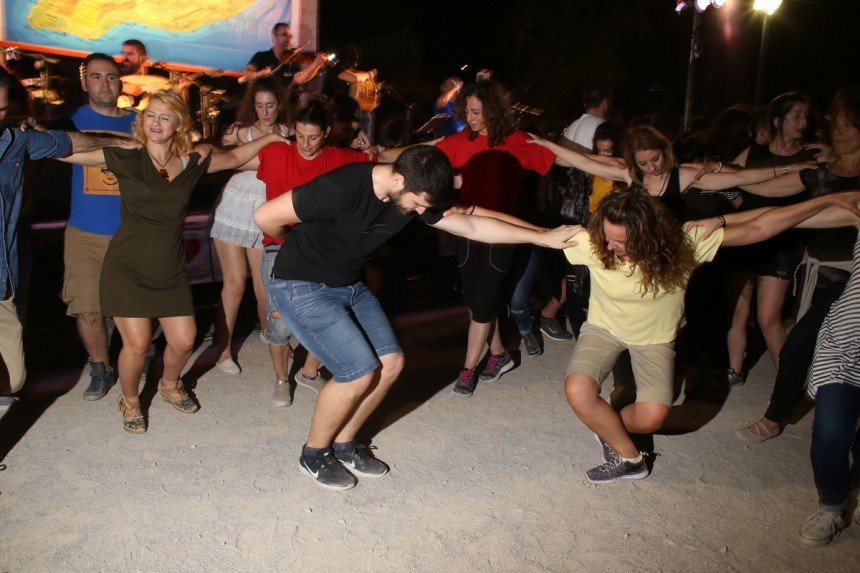 Μύρισε Ικαρία στο Πέραμα -Παραδοσιακό πανηγύρι ως το πρωί [εικόνες] | iefimerida.gr 0