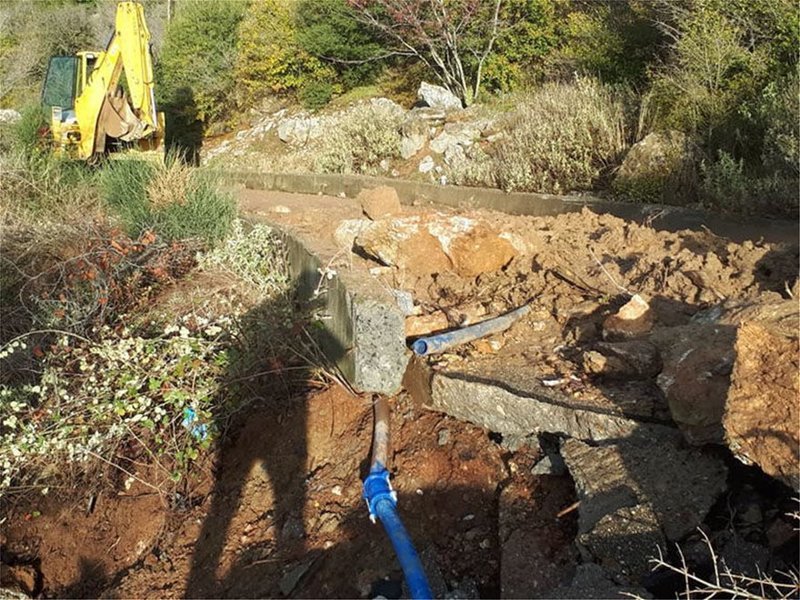 Τρόμος στην Ηλεία: «Ανοιξε» το βουνό και έγινε κατολίσθηση βράχων -Εκκένωση σπιτιών [εικόνες] | iefimerida.gr 1