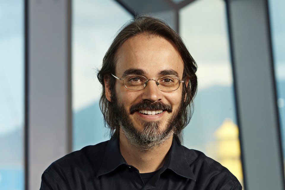 Σε αυτό το Φεστιβάλ υπάρχει όργανο με 25 μέτρα χορδές και ο Αγγελάκας ερμηνεύει Τζον Κέιτζ [πρόγραμμα]  | iefimerida.gr 1