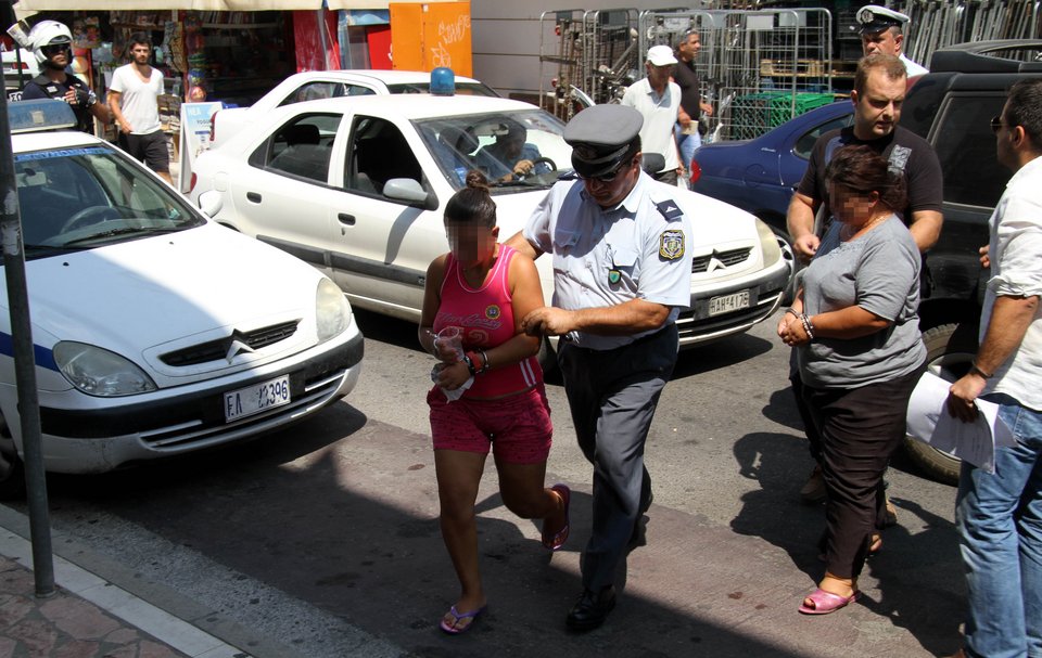 Aυτές είναι οι φόνισσες του μωρού που βρέθηκε νεκρό σε χωματερή στην Ηλεία | iefimerida.gr 1